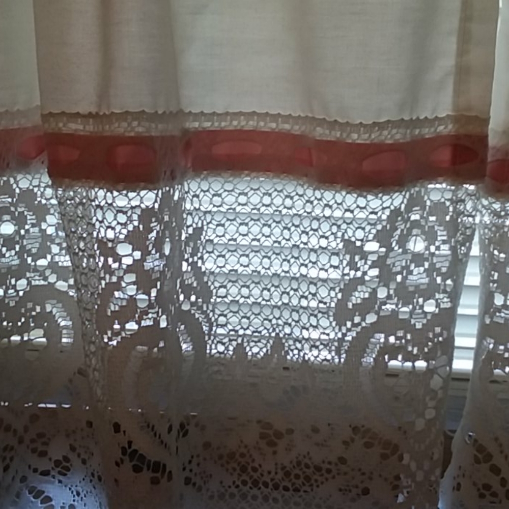 Pretty Lace Cafe Curtains